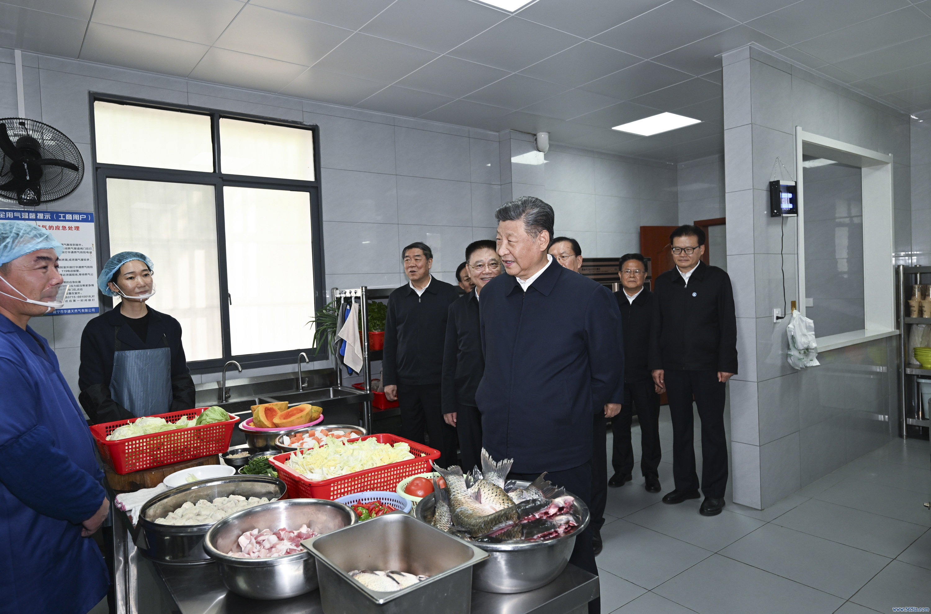 2024年11月5日，习近平总布告在湖北省咸宁市嘉鱼县潘家湾镇四邑村历练。